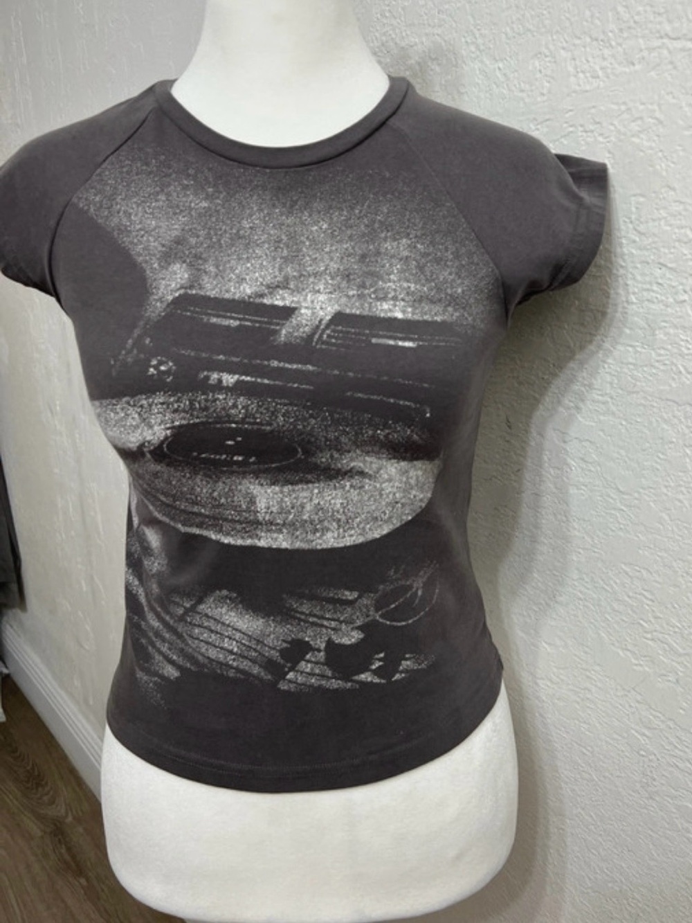 Women's Short Sleeve Graphic Tee - Charcoal Gray